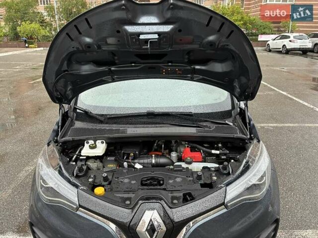 Серый Рено Зое, объемом двигателя 0 л и пробегом 33 тыс. км за 12900 $, фото 81 на Automoto.ua