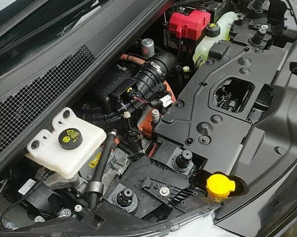 Серый Рено Зое, объемом двигателя 0 л и пробегом 19 тыс. км за 15900 $, фото 20 на Automoto.ua