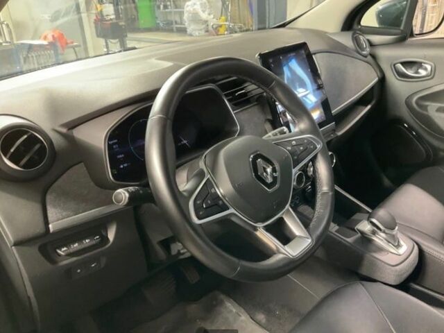 Серый Рено Зое, объемом двигателя 0 л и пробегом 105 тыс. км за 11900 $, фото 6 на Automoto.ua