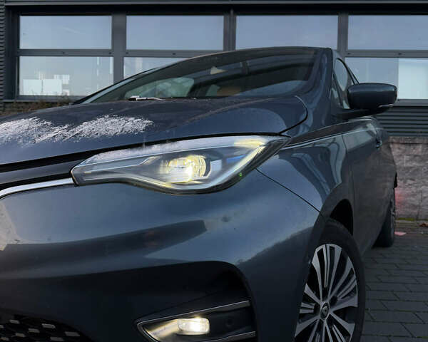 Серый Рено Зое, объемом двигателя 0 л и пробегом 40 тыс. км за 12200 $, фото 2 на Automoto.ua