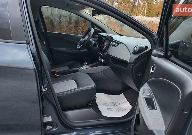 Серый Рено Зое, объемом двигателя 0 л и пробегом 103 тыс. км за 12200 $, фото 20 на Automoto.ua