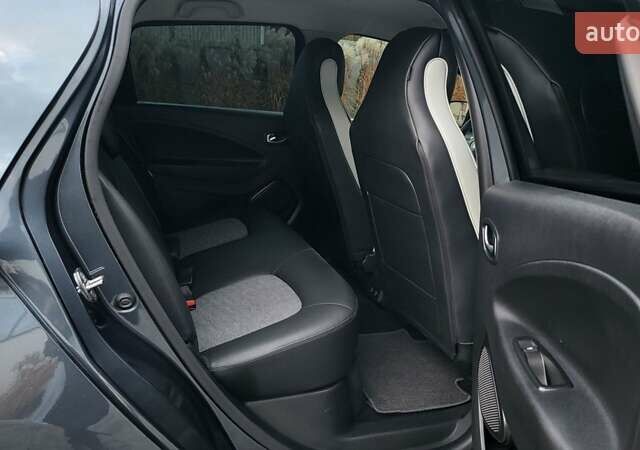 Серый Рено Зое, объемом двигателя 0 л и пробегом 103 тыс. км за 12200 $, фото 19 на Automoto.ua
