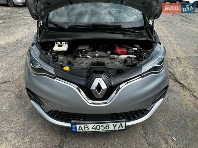 Серый Рено Зое, объемом двигателя 0 л и пробегом 38 тыс. км за 16250 $, фото 29 на Automoto.ua