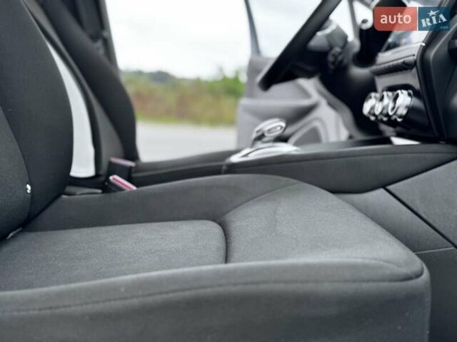 Серый Рено Зое, объемом двигателя 0 л и пробегом 77 тыс. км за 12900 $, фото 50 на Automoto.ua