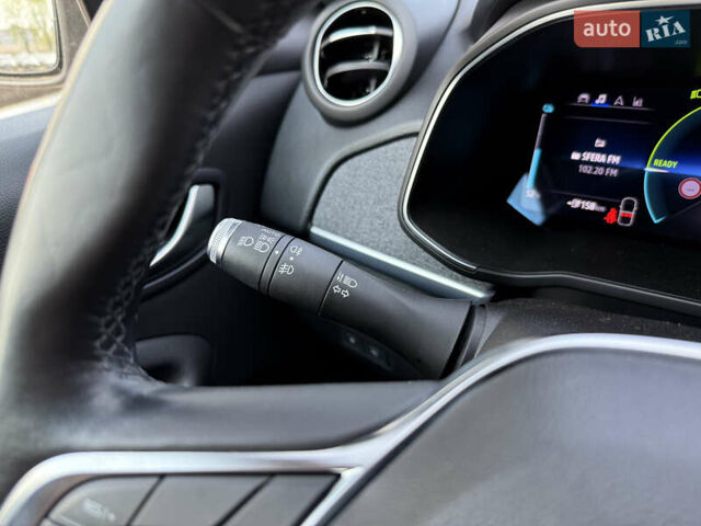 Серый Рено Зое, объемом двигателя 0 л и пробегом 24 тыс. км за 14950 $, фото 80 на Automoto.ua