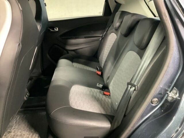 Серый Рено Зое, объемом двигателя 0 л и пробегом 105 тыс. км за 11900 $, фото 10 на Automoto.ua