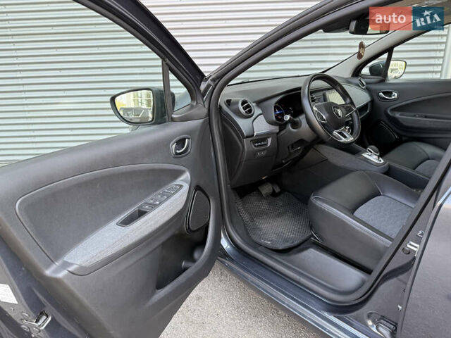 Серый Рено Зое, объемом двигателя 0 л и пробегом 24 тыс. км за 14950 $, фото 60 на Automoto.ua