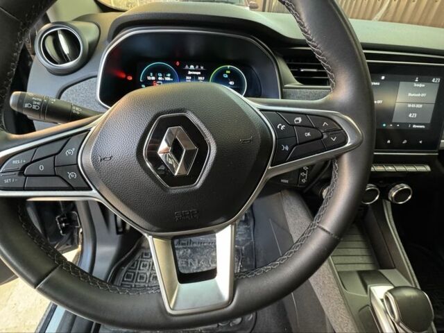 Серый Рено Зое, объемом двигателя 0 л и пробегом 46 тыс. км за 13200 $, фото 2 на Automoto.ua