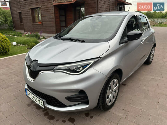 Серый Рено Зое, объемом двигателя 0 л и пробегом 77 тыс. км за 11999 $, фото 11 на Automoto.ua