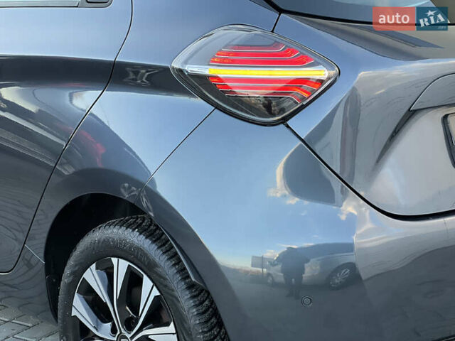 Серый Рено Зое, объемом двигателя 0 л и пробегом 115 тыс. км за 12650 $, фото 49 на Automoto.ua