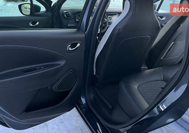 Серый Рено Зое, объемом двигателя 0 л и пробегом 31 тыс. км за 13750 $, фото 22 на Automoto.ua