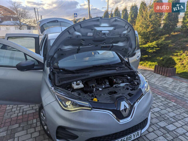 Серый Рено Зое, объемом двигателя 0 л и пробегом 29 тыс. км за 13400 $, фото 24 на Automoto.ua