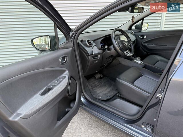 Серый Рено Зое, объемом двигателя 0 л и пробегом 24 тыс. км за 14950 $, фото 61 на Automoto.ua