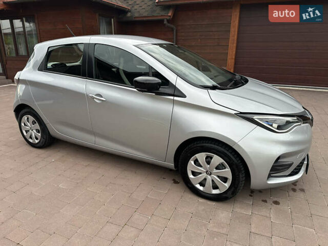 Серый Рено Зое, объемом двигателя 0 л и пробегом 77 тыс. км за 11999 $, фото 3 на Automoto.ua