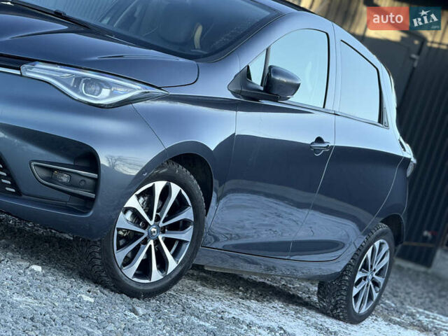 Серый Рено Зое, объемом двигателя 0 л и пробегом 99 тыс. км за 14399 $, фото 4 на Automoto.ua