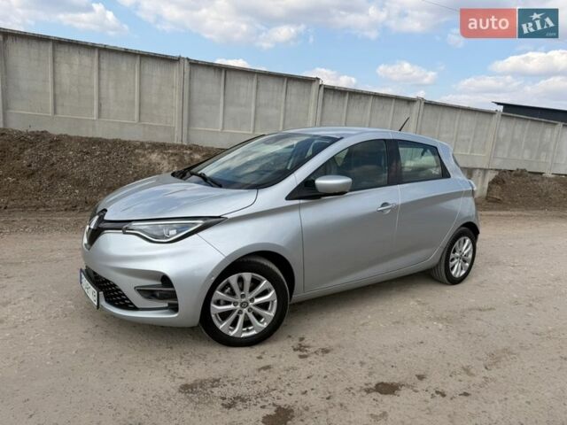 Серый Рено Зое, объемом двигателя 0 л и пробегом 38 тыс. км за 12600 $, фото 1 на Automoto.ua