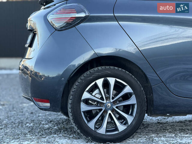 Серый Рено Зое, объемом двигателя 0 л и пробегом 99 тыс. км за 14399 $, фото 21 на Automoto.ua