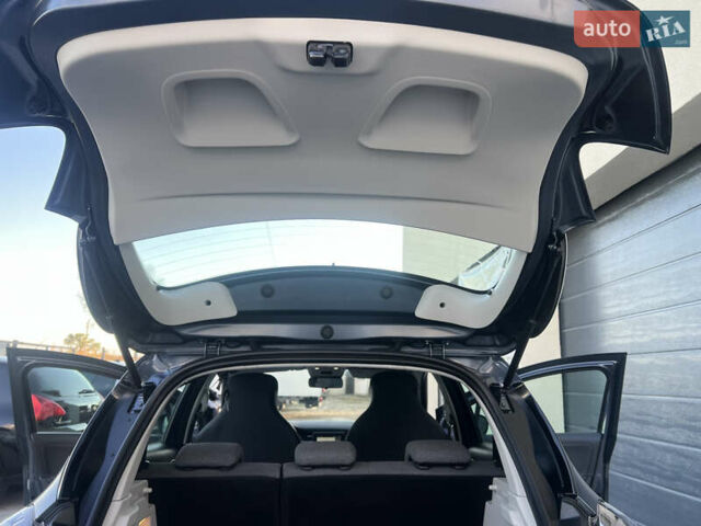 Серый Рено Зое, объемом двигателя 0 л и пробегом 115 тыс. км за 12650 $, фото 37 на Automoto.ua