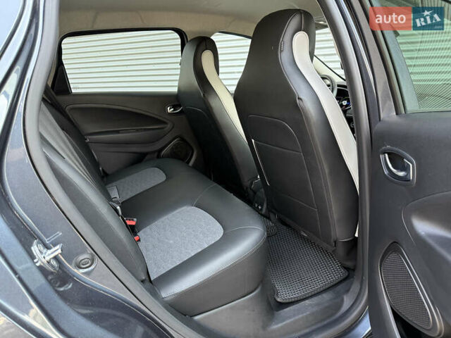 Серый Рено Зое, объемом двигателя 0 л и пробегом 24 тыс. км за 14950 $, фото 43 на Automoto.ua
