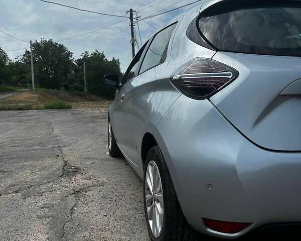 Серый Рено Зое, объемом двигателя 0 л и пробегом 38 тыс. км за 16250 $, фото 32 на Automoto.ua