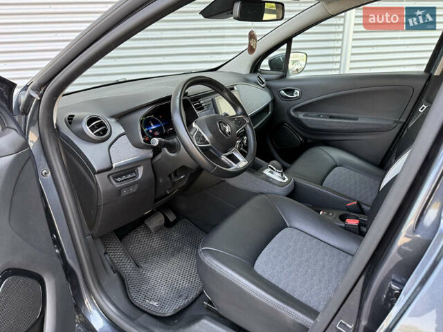 Серый Рено Зое, объемом двигателя 0 л и пробегом 24 тыс. км за 14950 $, фото 63 на Automoto.ua