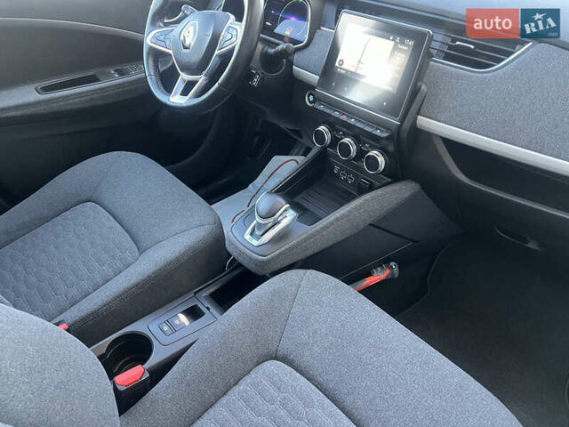 Серый Рено Зое, объемом двигателя 0 л и пробегом 115 тыс. км за 12650 $, фото 19 на Automoto.ua