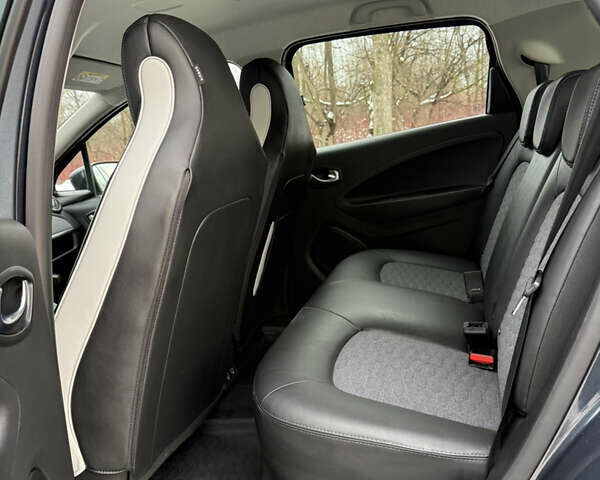 Сірий Рено Зое, об'ємом двигуна 0 л та пробігом 99 тис. км за 13950 $, фото 25 на Automoto.ua