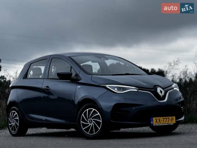 Серый Рено Зое, объемом двигателя 0 л и пробегом 77 тыс. км за 12900 $, фото 21 на Automoto.ua
