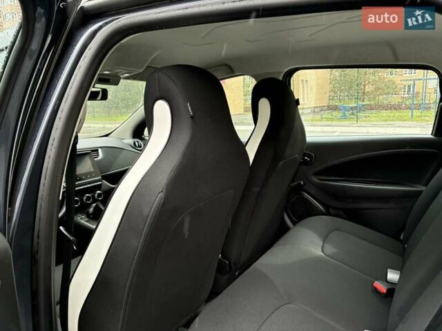 Серый Рено Зое, объемом двигателя 0 л и пробегом 33 тыс. км за 12900 $, фото 44 на Automoto.ua