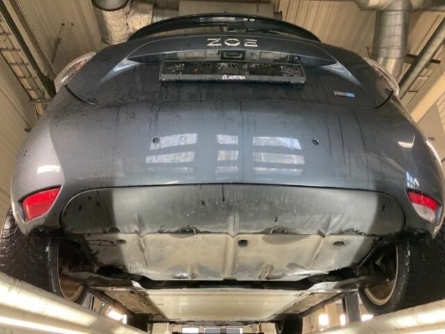 Серый Рено Зое, объемом двигателя 0 л и пробегом 105 тыс. км за 11900 $, фото 13 на Automoto.ua