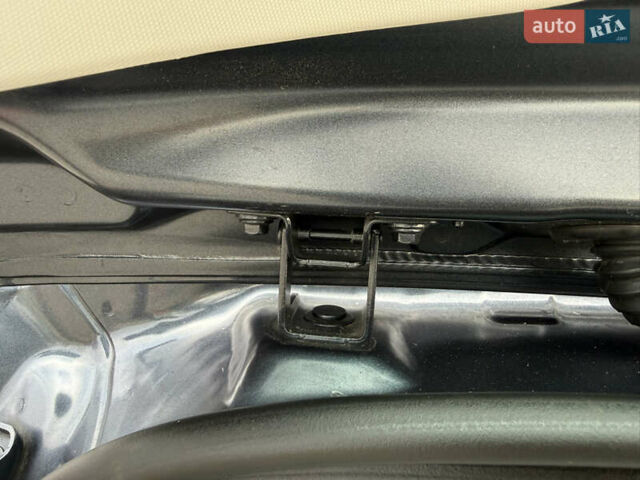Серый Рено Зое, объемом двигателя 0 л и пробегом 45 тыс. км за 12999 $, фото 87 на Automoto.ua