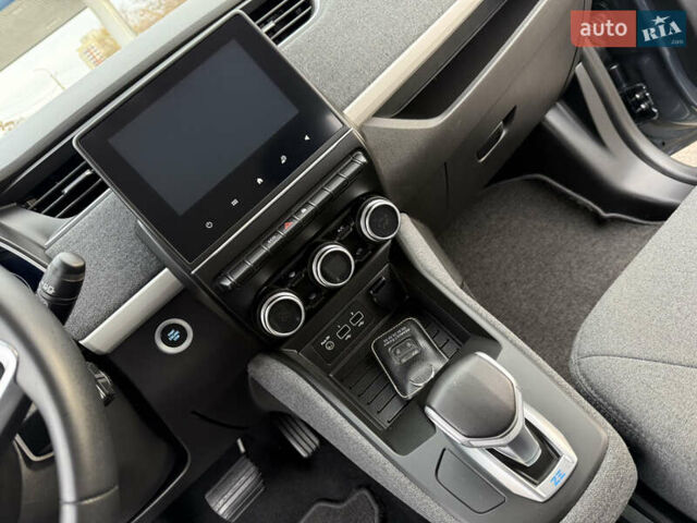 Серый Рено Зое, объемом двигателя 0 л и пробегом 45 тыс. км за 12999 $, фото 79 на Automoto.ua