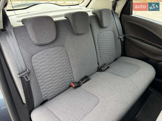 Серый Рено Зое, объемом двигателя 0 л и пробегом 45 тыс. км за 12999 $, фото 53 на Automoto.ua