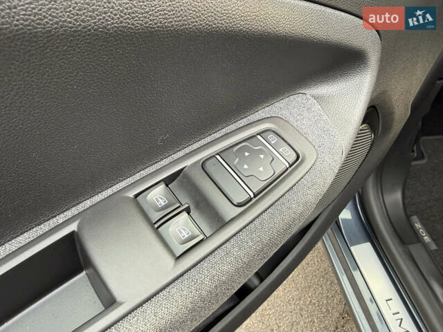 Серый Рено Зое, объемом двигателя 0 л и пробегом 45 тыс. км за 12999 $, фото 96 на Automoto.ua