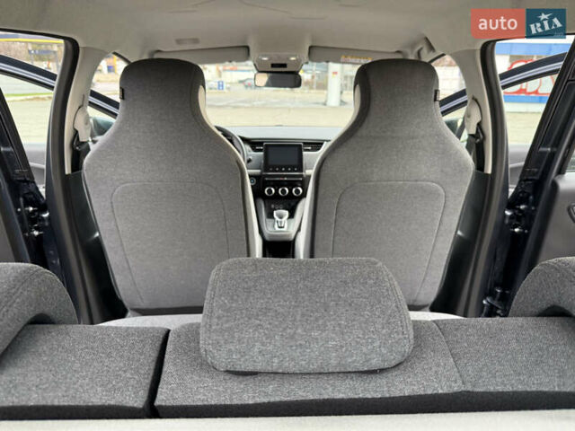 Серый Рено Зое, объемом двигателя 0 л и пробегом 45 тыс. км за 12999 $, фото 82 на Automoto.ua