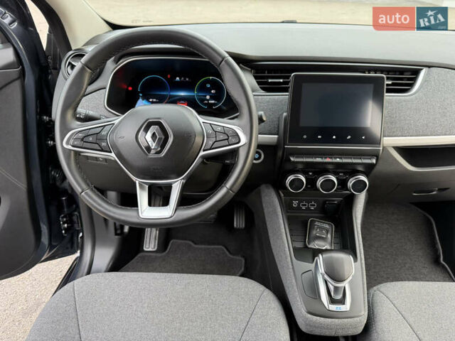 Серый Рено Зое, объемом двигателя 0 л и пробегом 45 тыс. км за 12999 $, фото 6 на Automoto.ua