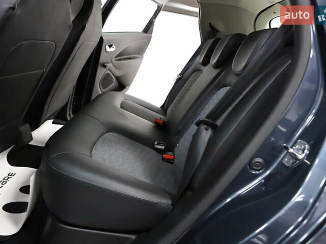 Серый Рено Зое, объемом двигателя 0 л и пробегом 28 тыс. км за 14700 $, фото 70 на Automoto.ua