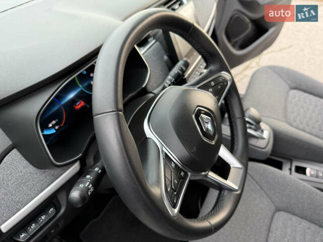 Серый Рено Зое, объемом двигателя 0 л и пробегом 45 тыс. км за 12999 $, фото 62 на Automoto.ua