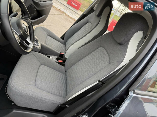 Серый Рено Зое, объемом двигателя 0 л и пробегом 45 тыс. км за 12999 $, фото 64 на Automoto.ua
