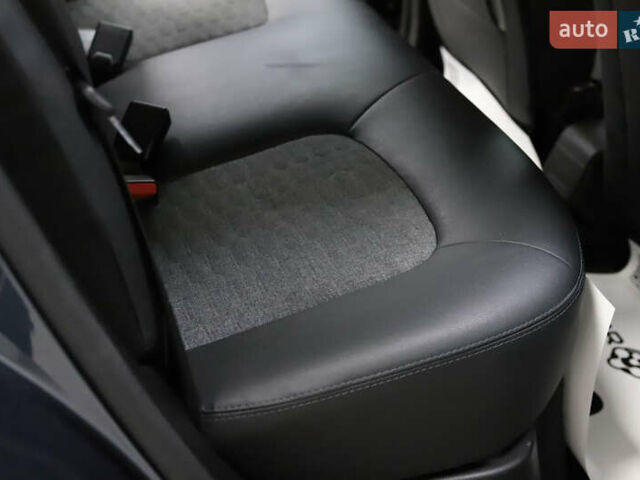 Серый Рено Зое, объемом двигателя 0 л и пробегом 28 тыс. км за 14700 $, фото 74 на Automoto.ua