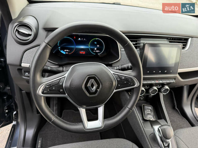 Серый Рено Зое, объемом двигателя 0 л и пробегом 45 тыс. км за 12999 $, фото 59 на Automoto.ua