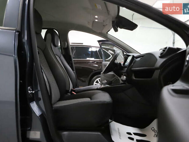 Серый Рено Зое, объемом двигателя 0 л и пробегом 28 тыс. км за 14700 $, фото 59 на Automoto.ua