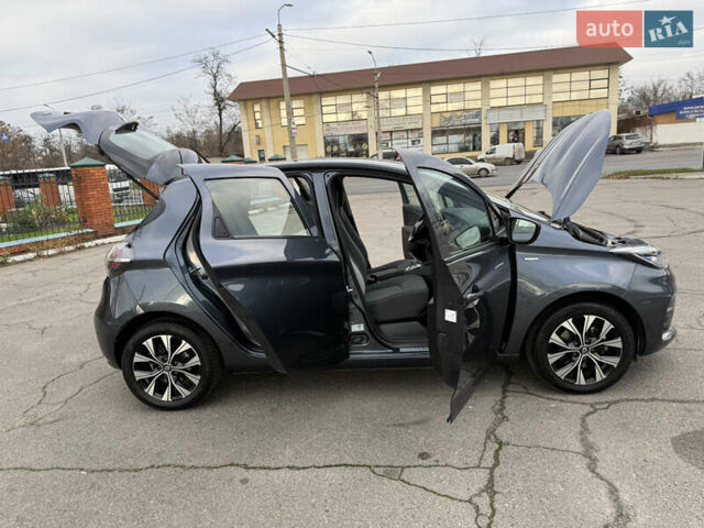 Серый Рено Зое, объемом двигателя 0 л и пробегом 45 тыс. км за 12999 $, фото 109 на Automoto.ua