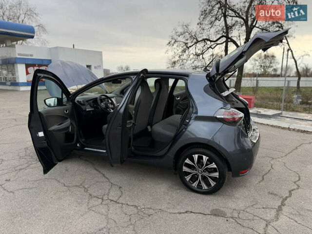 Серый Рено Зое, объемом двигателя 0 л и пробегом 45 тыс. км за 12999 $, фото 117 на Automoto.ua