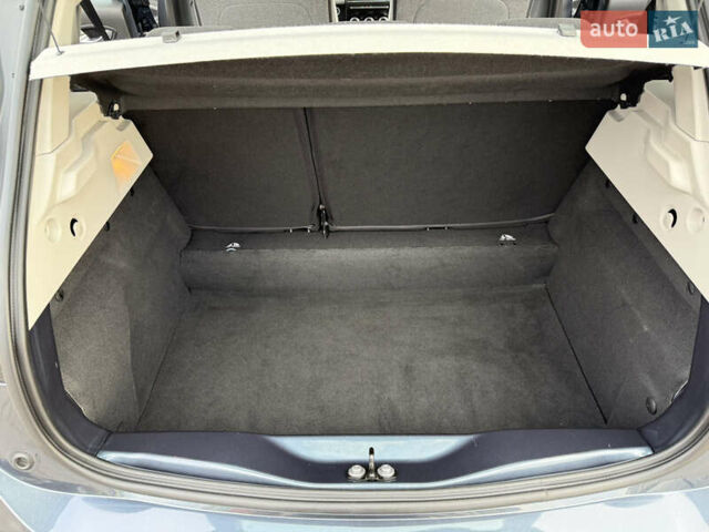 Серый Рено Зое, объемом двигателя 0 л и пробегом 45 тыс. км за 12999 $, фото 10 на Automoto.ua