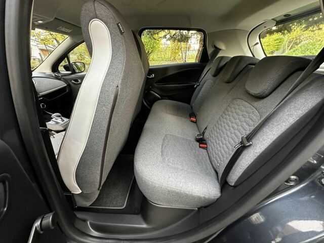 Сірий Рено Зое, об'ємом двигуна 0 л та пробігом 45 тис. км за 12750 $, фото 16 на Automoto.ua