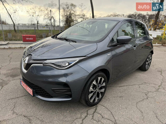 Серый Рено Зое, объемом двигателя 0 л и пробегом 45 тыс. км за 12999 $, фото 4 на Automoto.ua