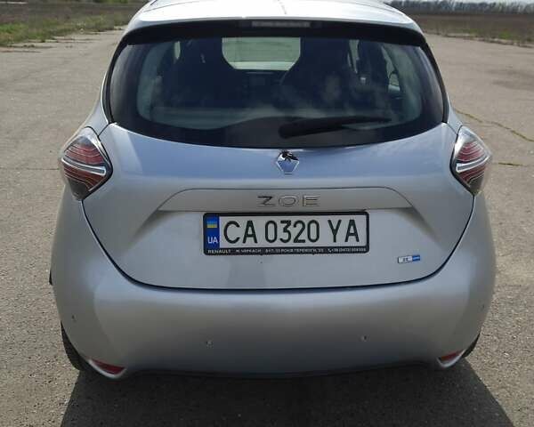Серый Рено Зое, объемом двигателя 0 л и пробегом 10 тыс. км за 15000 $, фото 1 на Automoto.ua