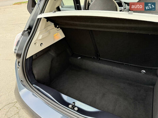 Серый Рено Зое, объемом двигателя 0 л и пробегом 45 тыс. км за 12999 $, фото 85 на Automoto.ua