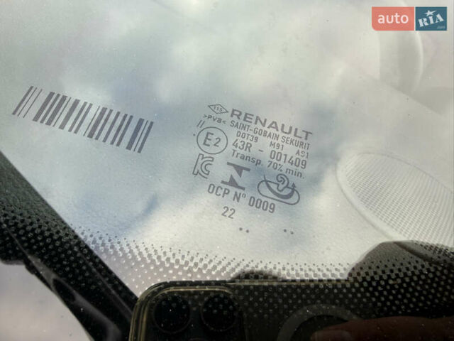 Серый Рено Зое, объемом двигателя 0 л и пробегом 45 тыс. км за 12999 $, фото 123 на Automoto.ua